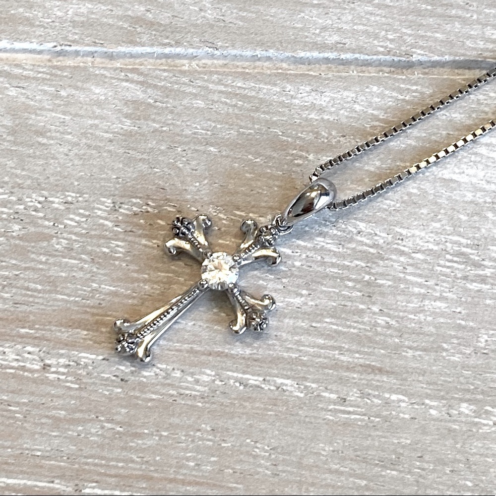 Vintage sterling silver cross necklace